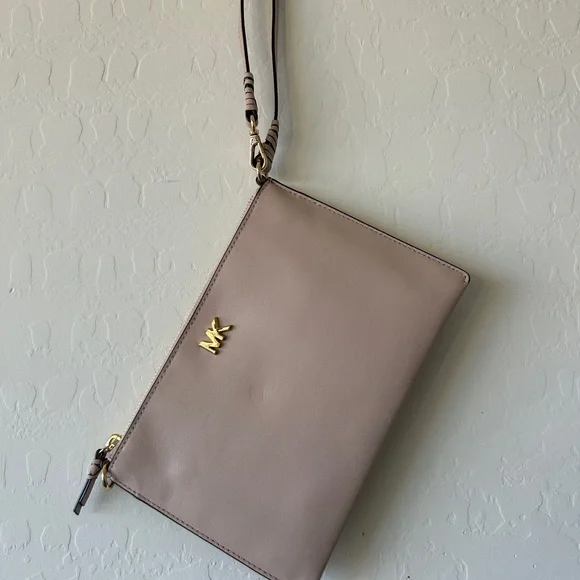 Michael Kors Blush Shoulder/Wristlet Bag with Gold Logo - Picture 2 of 9